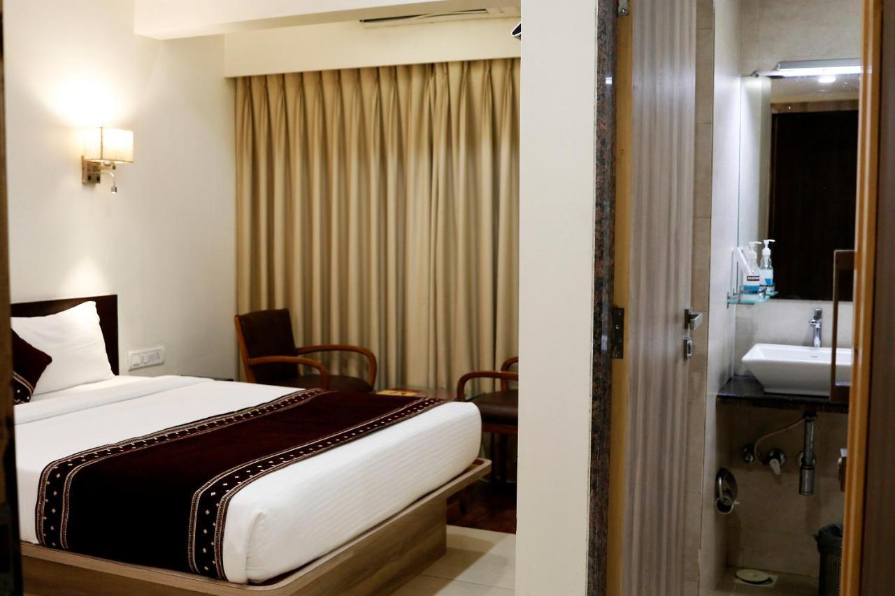 The Myriad Hotel Bhayandar Exterior foto