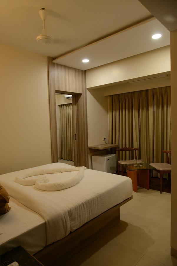The Myriad Hotel Bhayandar Exterior foto